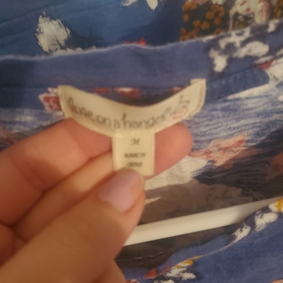 Blue & Wht Floral Top Sz M - Picture 2 of 2